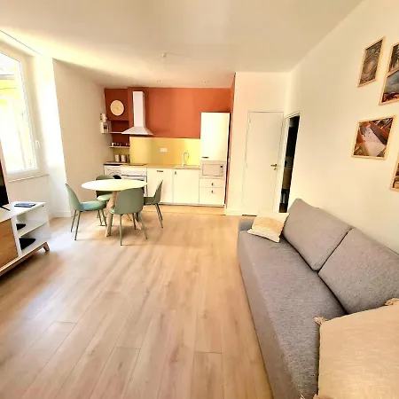 Arenes - T2 Calme Climatise Apartment